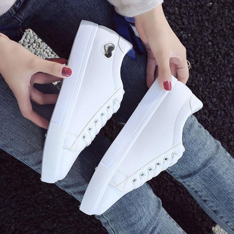 Women's PU Leather Heart Flat Sneakers